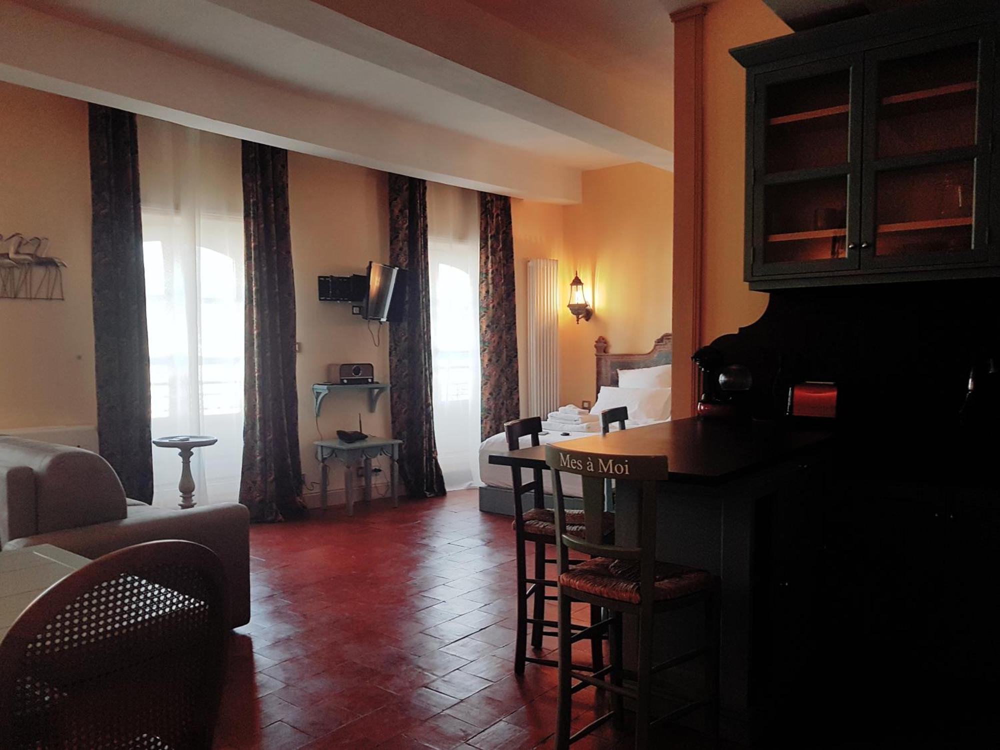 Mes A Moi In Pezenas - Appartements De Charme - Baignoire Balneo Zewnętrze zdjęcie