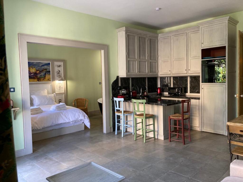 Mes A Moi In Pezenas - Appartements De Charme - Baignoire Balneo Zewnętrze zdjęcie