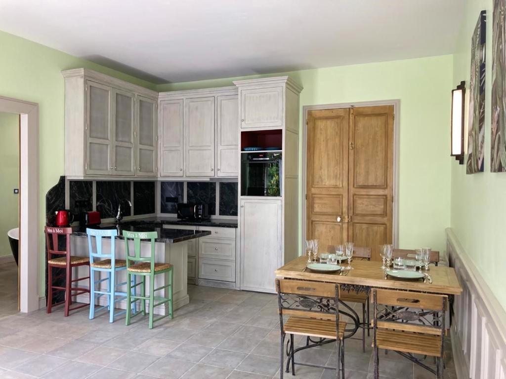 Mes A Moi In Pezenas - Appartements De Charme - Baignoire Balneo Zewnętrze zdjęcie
